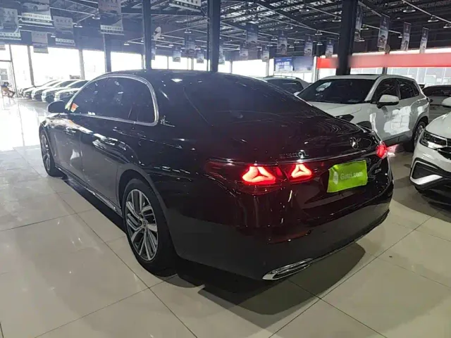 Mercedes-Benz E-Class — Фото автомобиля 22