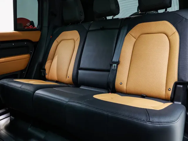 Land Rover Defender — Фото автомобиля 12