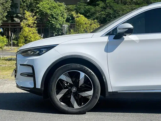 BYD Tang — Фото автомобиля 5