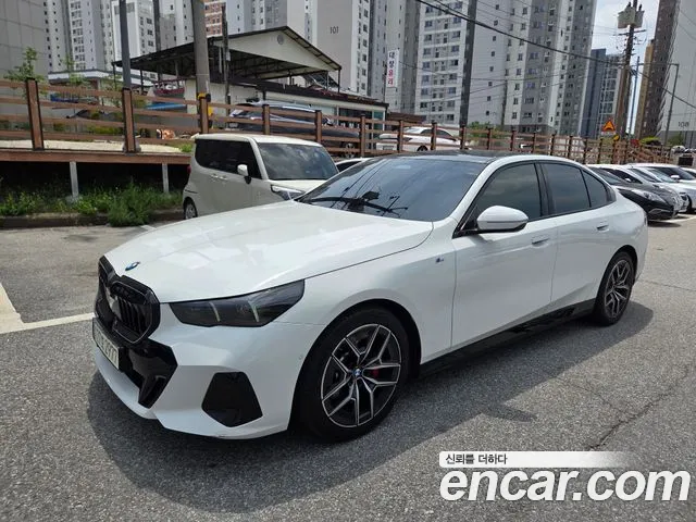 BMW 5 Series G60 — Фото автомобиля 9