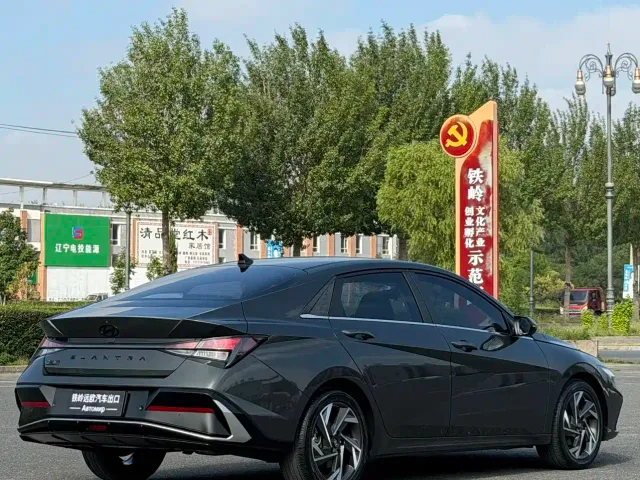 Hyundai Elantra — Фото автомобиля 4