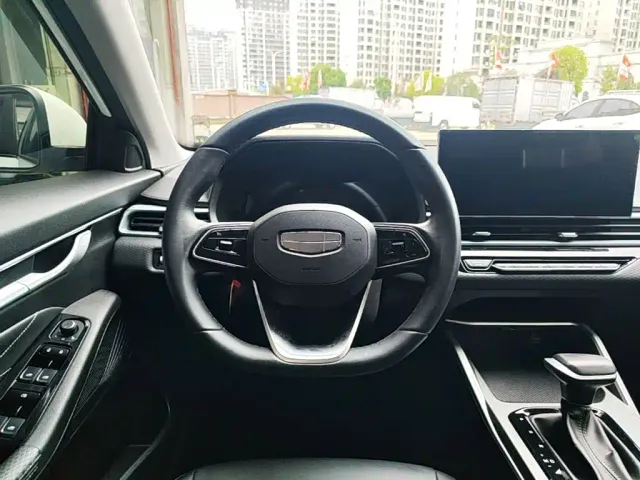 Geely Emgrand — Фото автомобиля 10