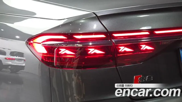 Audi S8 — Фото автомобиля 21