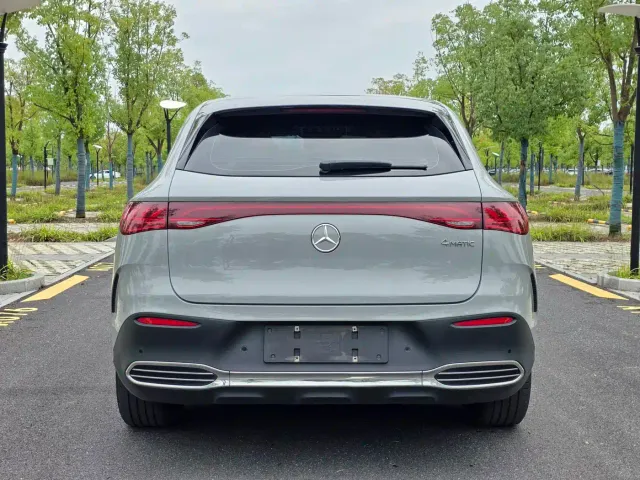 Mercedes-Benz EQE SUV — Фото автомобиля 5