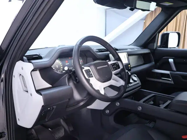 Land Rover Defender — Фото автомобиля 11