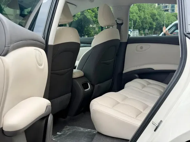 IM Motors LS6 — Фото автомобиля 8