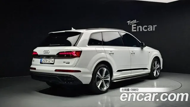 Audi Q7 — Фото автомобиля 2