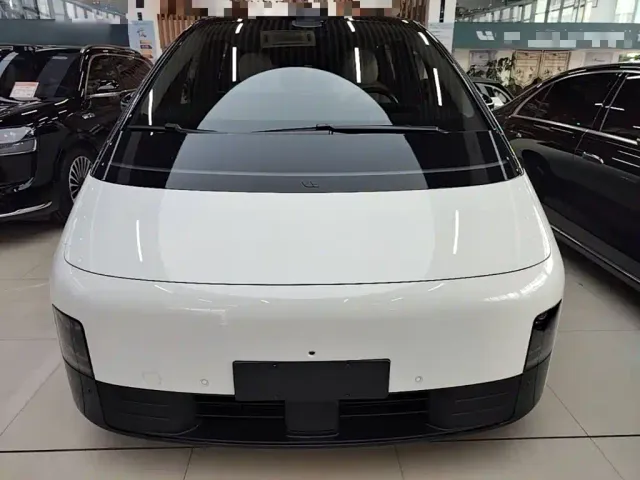 Li Auto MEGA — Фото автомобиля 2
