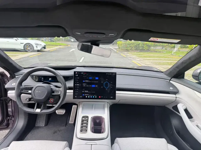 Xiaomi SU7 — Фото автомобиля 12