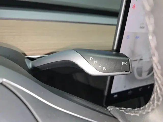 Tesla Model 3 — Фото автомобиля 13