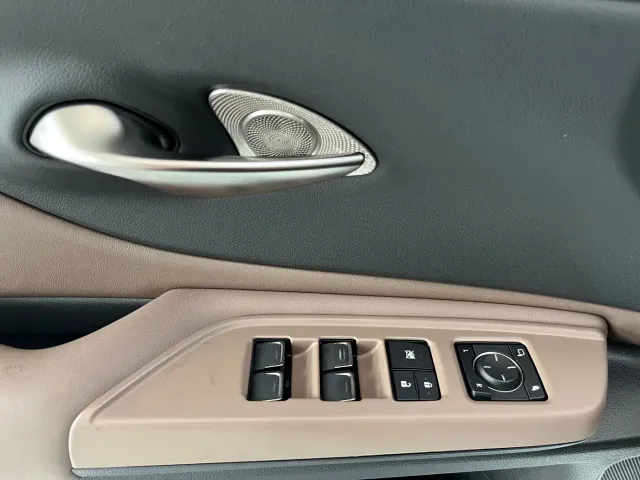 Lexus ES — Фото автомобиля 14