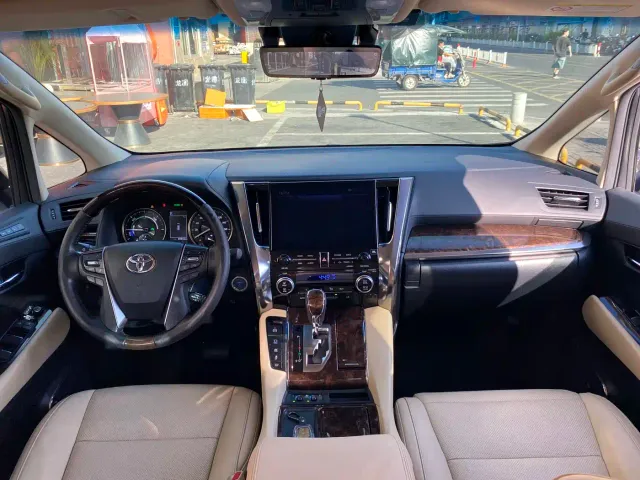 Toyota Alphard — Фото автомобиля 10