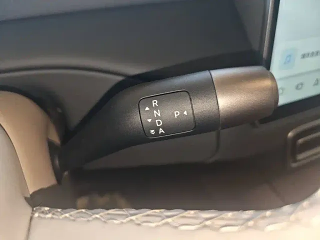 Li Auto MEGA — Фото автомобиля 13