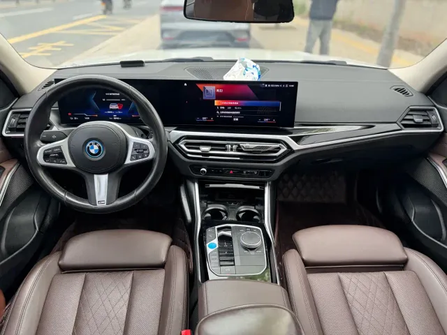 BMW i3 — Фото автомобиля 13