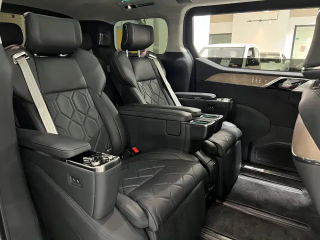 Volvo EM90 — Фото автомобиля 17