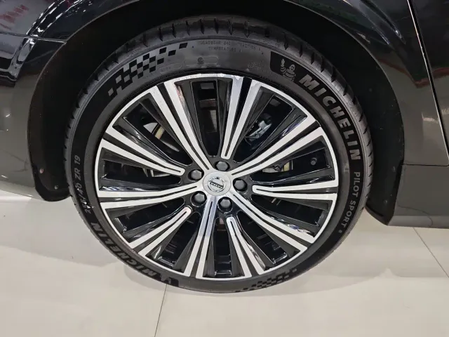 Volvo S90 — Фото автомобиля 15