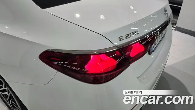 Mercedes-Benz E-Class — Фото автомобиля 13