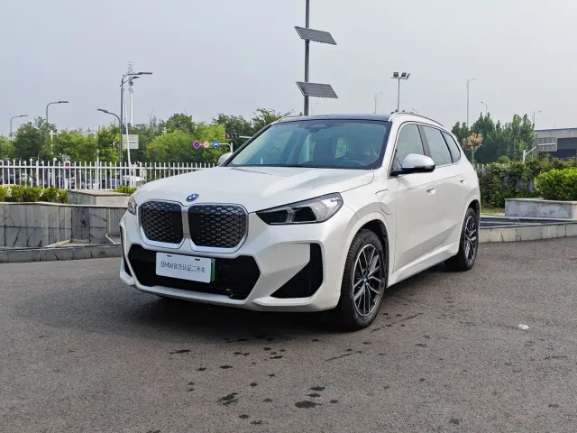 Фотография автомобиля — BMW iX1