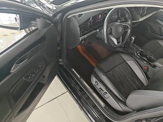Volkswagen Passat — Фото автомобиля 15