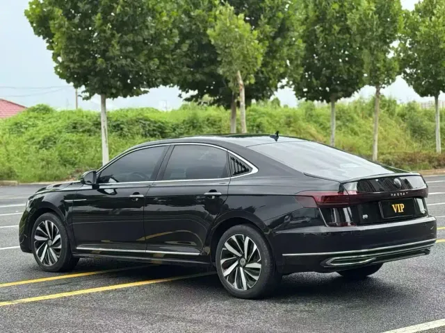 Volkswagen Passat — Фото автомобиля 7