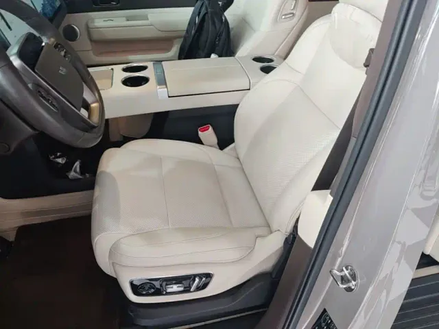 Li Auto MEGA — Фото автомобиля 14
