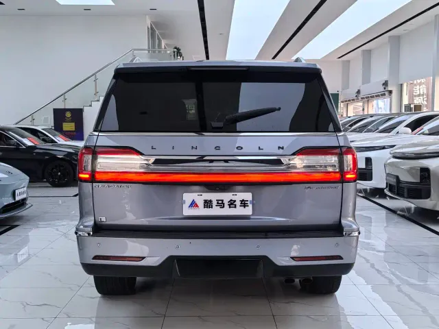 Lincoln Navigator — Фото автомобиля 17