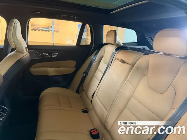 Volvo V60 — Фото автомобиля 11