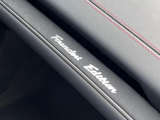 Xiaomi SU7 — Фото автомобиля 12