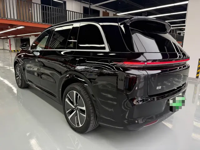 Li Auto L8 — Фото автомобиля 14