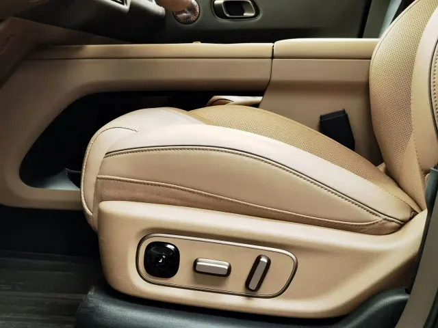 Li Auto Li i8 2025 Standard Edition — Фото автомобиля 8
