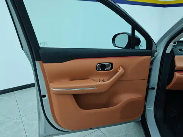 Leapmotor C10 — Фото автомобиля 7