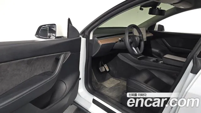 Tesla Model Y — Фото автомобиля 15