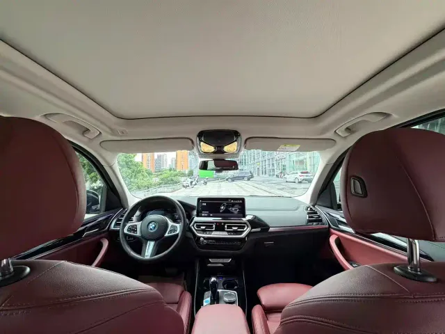 BMW iX3 — Фото автомобиля 11