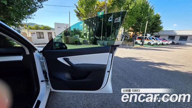 Tesla Model Y — Фото автомобиля 18