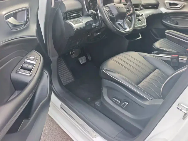 Roewe iMAX8 — Фото автомобиля 9
