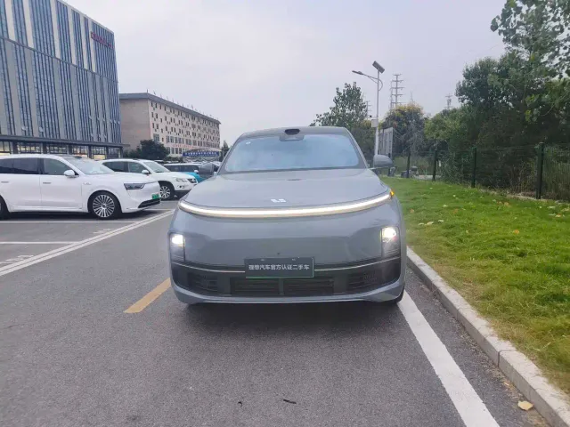 Li Auto L8 — Фото автомобиля 2