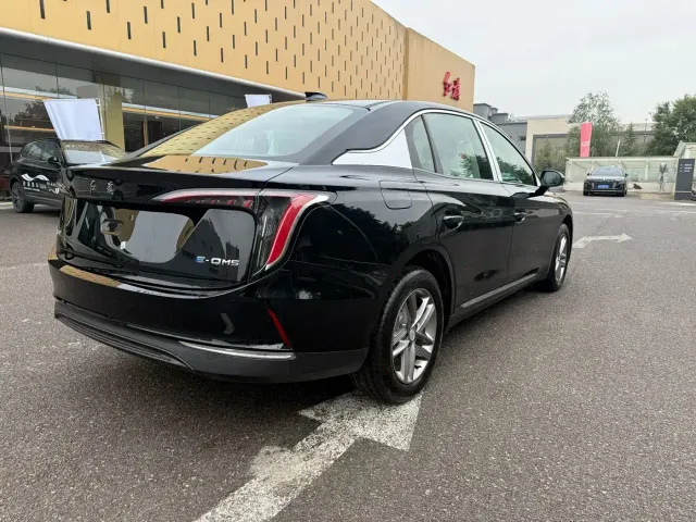 Hongqi E-QM5 — Фото автомобиля 9