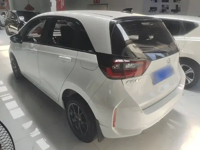 Honda Fit — Фото автомобиля 4