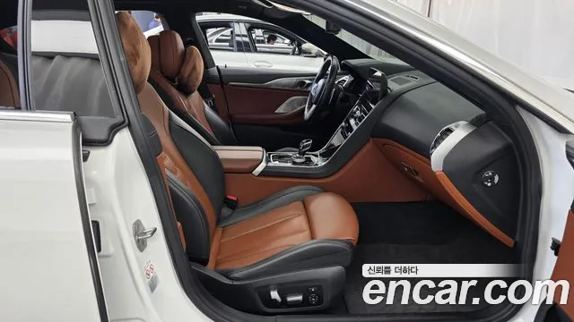 BMW 8 Series G15 — Фото автомобиля 11