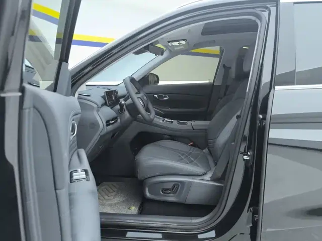 Geely Galaxy Starship 7 EM-i — Фото автомобиля 9