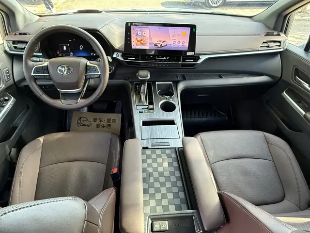 Toyota Granvia — Фото автомобиля 11