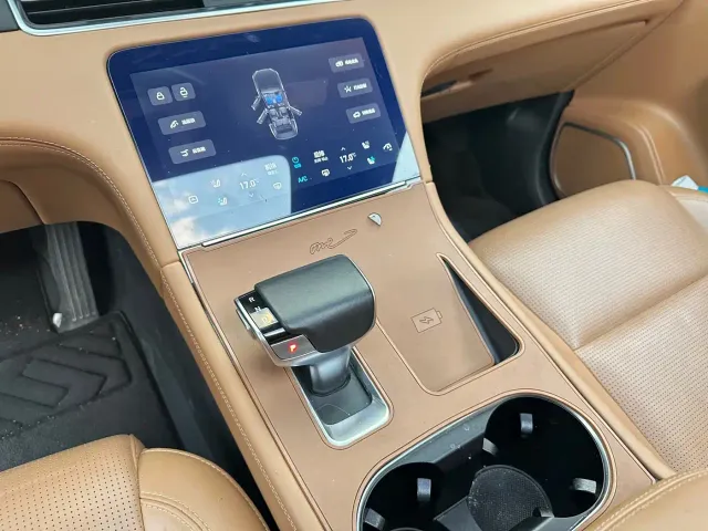 Li Auto ONE — Фото автомобиля 11