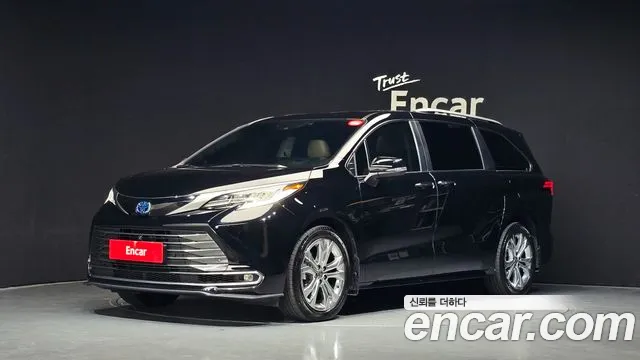 Фотография автомобиля — Toyota Sienna 4th Gen
