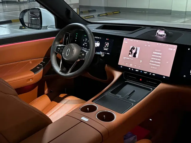 AITO Wenjie AITO M8 2025 Range Extender Max+ Edition 53.4kWh 5-seater — Фото автомобиля 11
