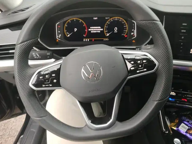 Volkswagen Passat — Фото автомобиля 15