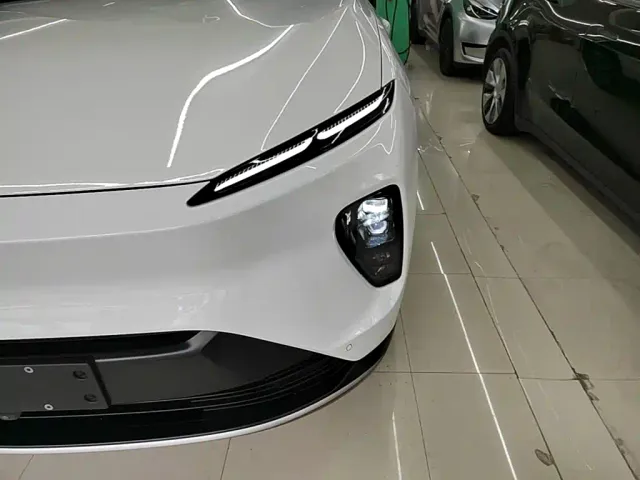 Nio ES8 — Фото автомобиля 23