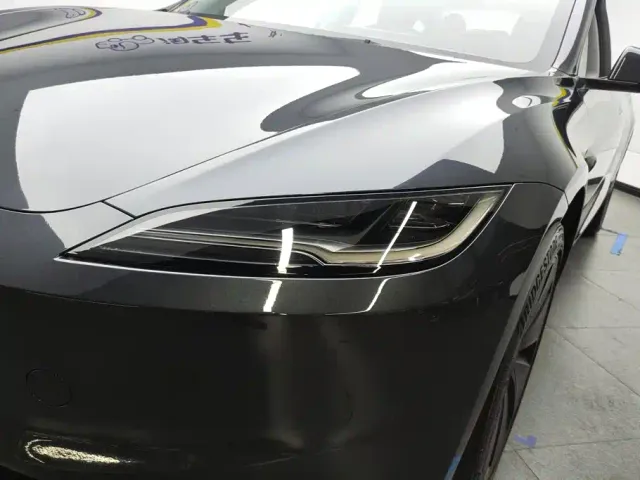 Tesla Model 3 — Фото автомобиля 5