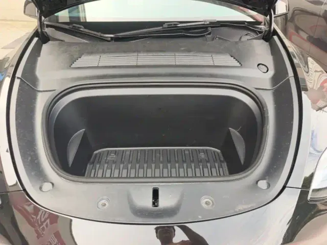 Tesla Model Y — Фото автомобиля 19