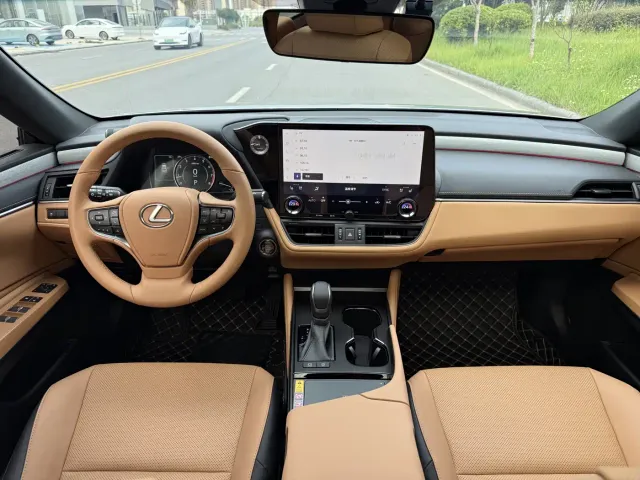 Lexus ES — Фото автомобиля 10