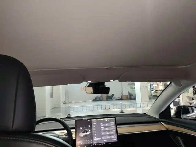 Tesla Model 3 — Фото автомобиля 17